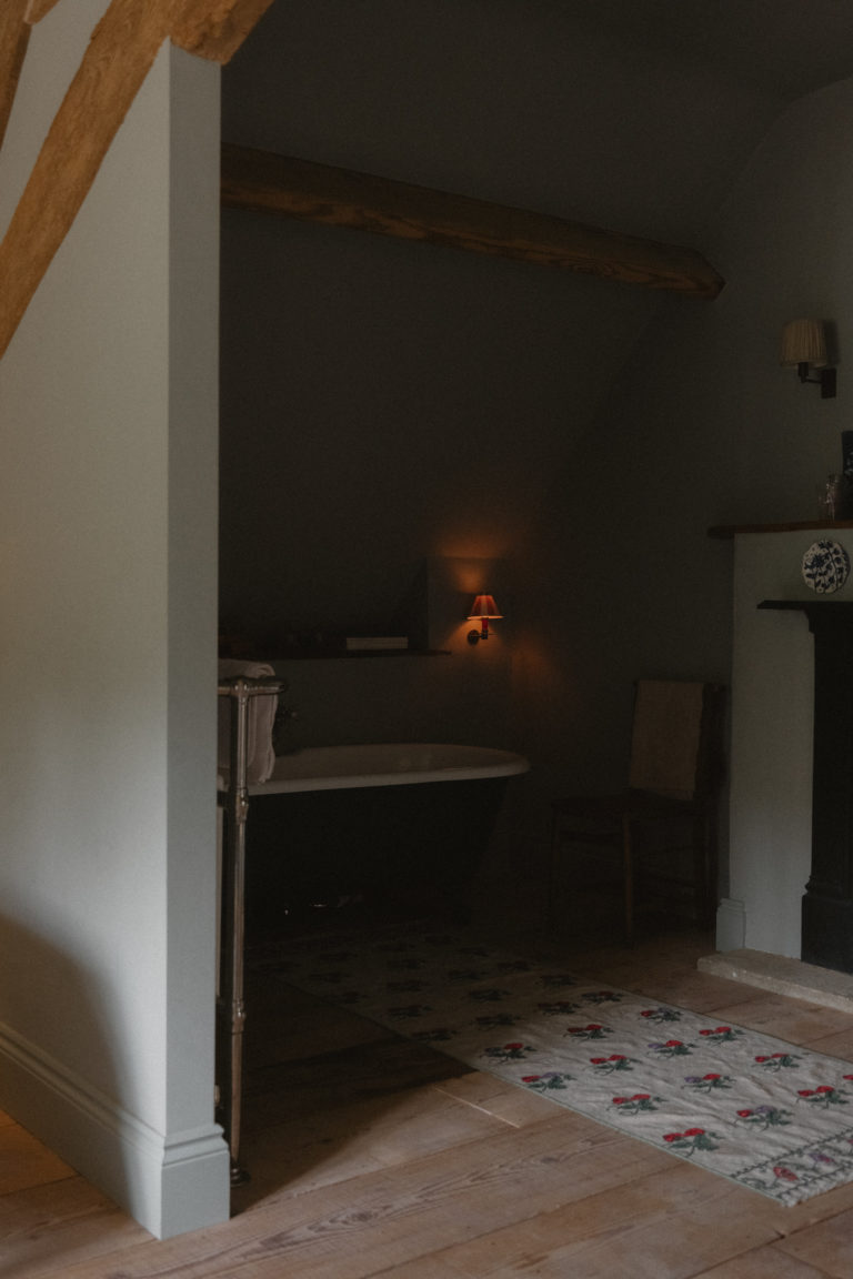 EMMANUEL GLOUCESTERSHIRE, GL54 - 4 - SHOOTFACTORY - OTHER UK HOUSES