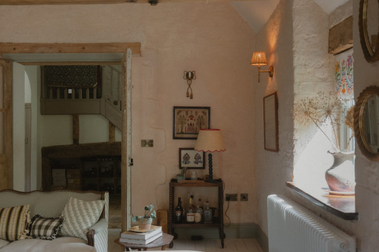 EMMANUEL GLOUCESTERSHIRE, GL54 - 4 - SHOOTFACTORY - OTHER UK HOUSES