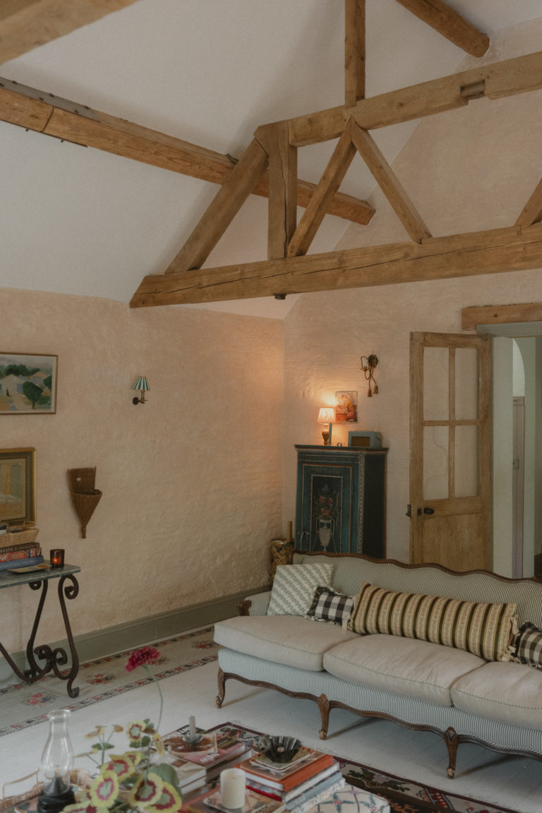 EMMANUEL GLOUCESTERSHIRE, GL54 - 4 - SHOOTFACTORY - OTHER UK HOUSES