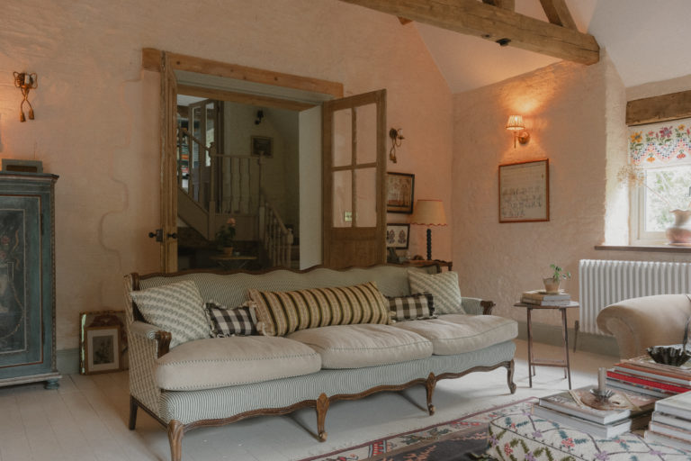 EMMANUEL GLOUCESTERSHIRE, GL54 - 4 - SHOOTFACTORY - OTHER UK HOUSES