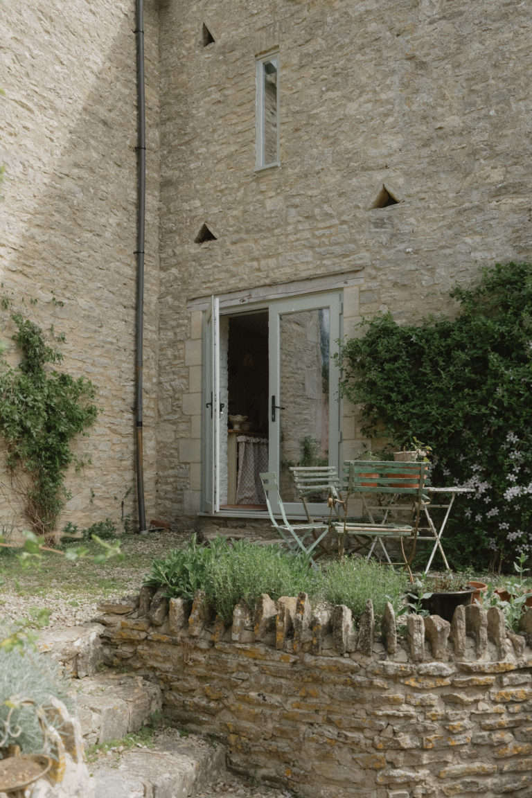 EMMANUEL GLOUCESTERSHIRE, GL54 - 4 - SHOOTFACTORY - OTHER UK HOUSES