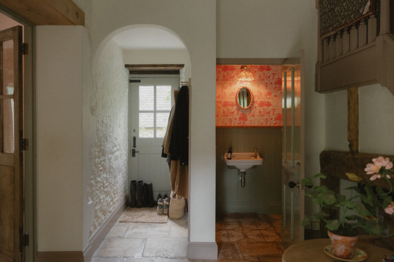EMMANUEL GLOUCESTERSHIRE, GL54 - 4 - SHOOTFACTORY - OTHER UK HOUSES