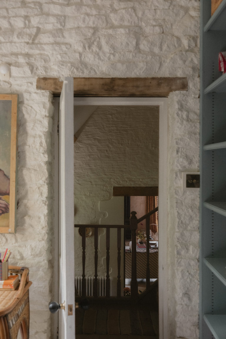 EMMANUEL GLOUCESTERSHIRE, GL54 - 4 - SHOOTFACTORY - OTHER UK HOUSES