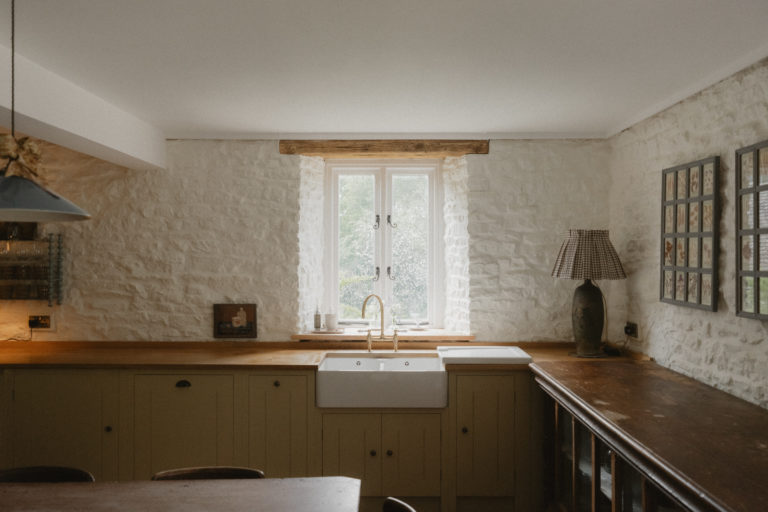 EMMANUEL GLOUCESTERSHIRE, GL54 - 4 - SHOOTFACTORY - OTHER UK HOUSES