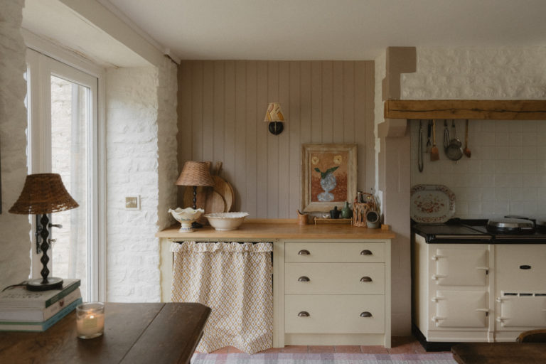 EMMANUEL GLOUCESTERSHIRE, GL54 - 4 - SHOOTFACTORY - OTHER UK HOUSES