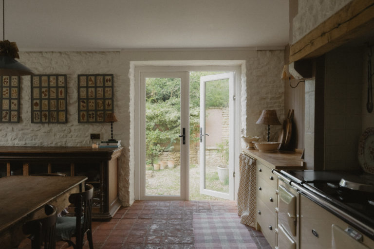 EMMANUEL GLOUCESTERSHIRE, GL54 - 4 - SHOOTFACTORY - OTHER UK HOUSES