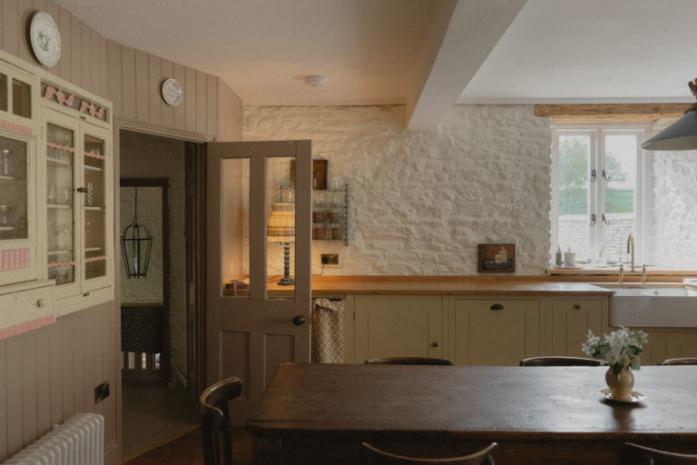 EMMANUEL GLOUCESTERSHIRE, GL54 - 4 - SHOOTFACTORY - OTHER UK HOUSES