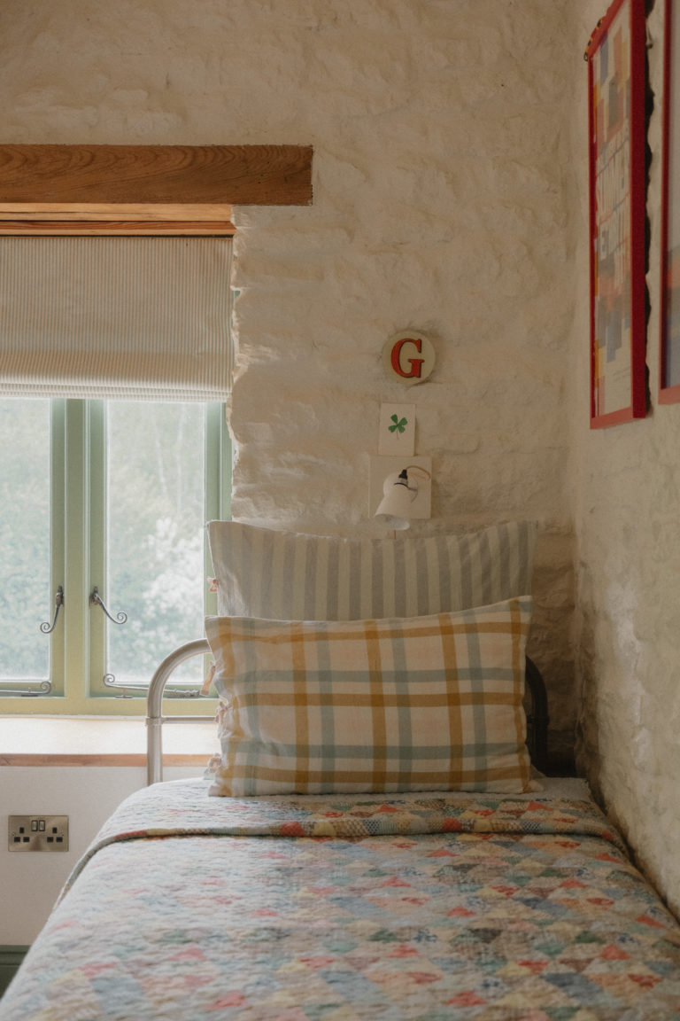 EMMANUEL GLOUCESTERSHIRE, GL54 - 4 - SHOOTFACTORY - OTHER UK HOUSES