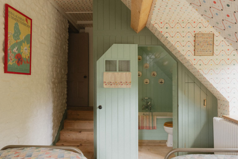 EMMANUEL GLOUCESTERSHIRE, GL54 - 4 - SHOOTFACTORY - OTHER UK HOUSES