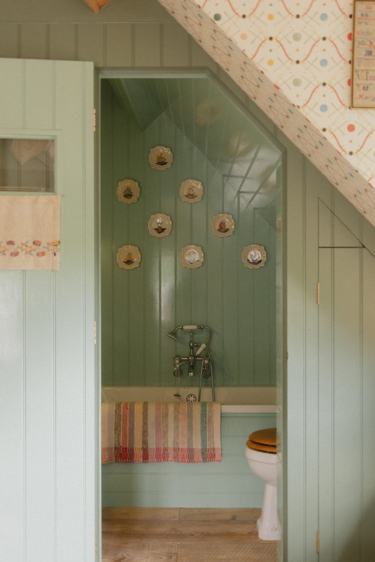 EMMANUEL GLOUCESTERSHIRE, GL54 - 4 - SHOOTFACTORY - OTHER UK HOUSES