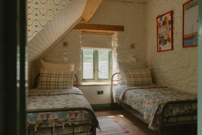 EMMANUEL GLOUCESTERSHIRE, GL54 - 4 - SHOOTFACTORY - OTHER UK HOUSES