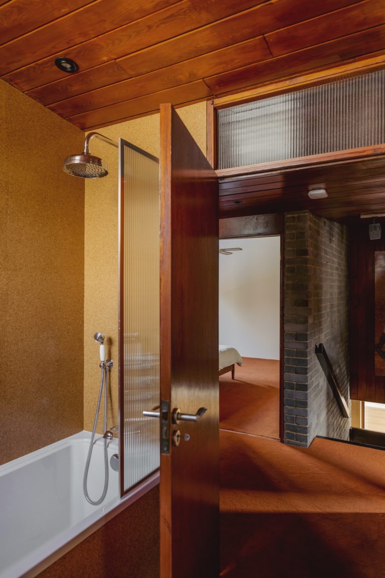MIDCENTURY LONDON, HA7 - SHOOTFACTORY - LONDON HOUSES