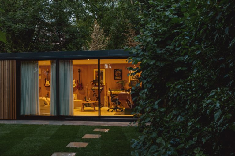 MIDCENTURY LONDON, HA7 - SHOOTFACTORY - LONDON HOUSES