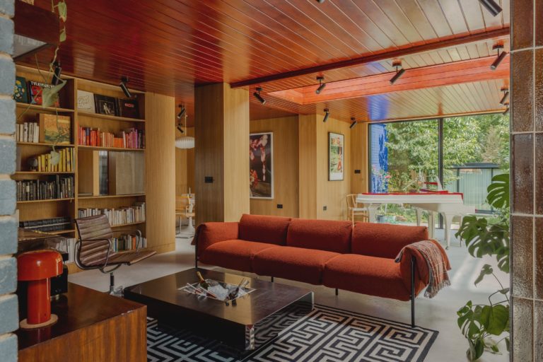 MIDCENTURY LONDON, HA7 - SHOOTFACTORY - LONDON HOUSES