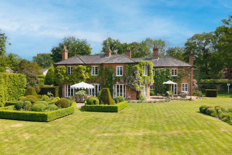 HOOK HOUSE HAMPSHIRE, RG17 - SHOOTFACTORY - OTHER UK HOUSES