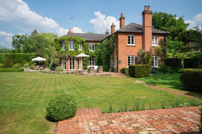 HOOK HOUSE HAMPSHIRE, RG17 - SHOOTFACTORY - OTHER UK HOUSES