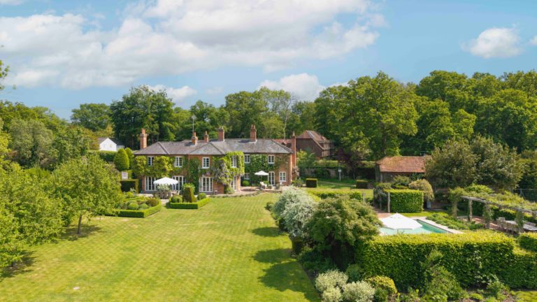 HOOK HOUSE HAMPSHIRE, RG17 - SHOOTFACTORY - OTHER UK HOUSES