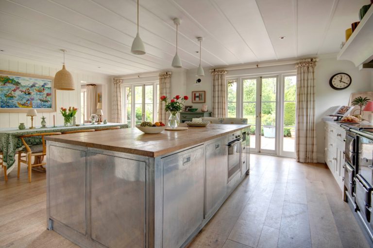 HOOK HOUSE HAMPSHIRE, RG17 - SHOOTFACTORY - OTHER UK HOUSES