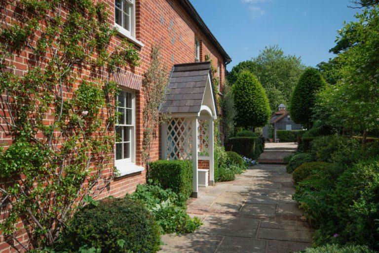 HOOK HOUSE HAMPSHIRE, RG17 - SHOOTFACTORY - OTHER UK HOUSES