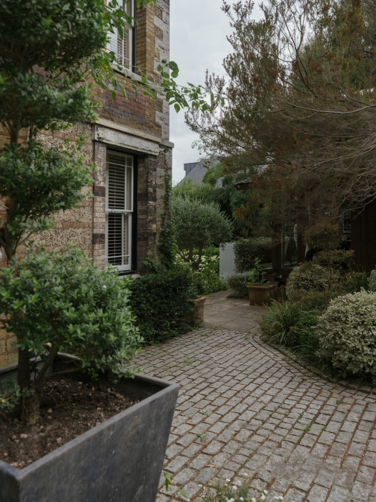 WIMBLEDON HILL LONDON, SW20 - SHOOTFACTORY - LONDON HOUSES