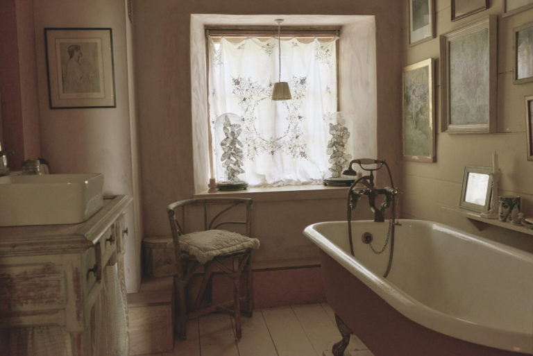 SPRING COTTAGE STROUD, GL6 - SHOOTFACTORY - OTHER UK HOUSES