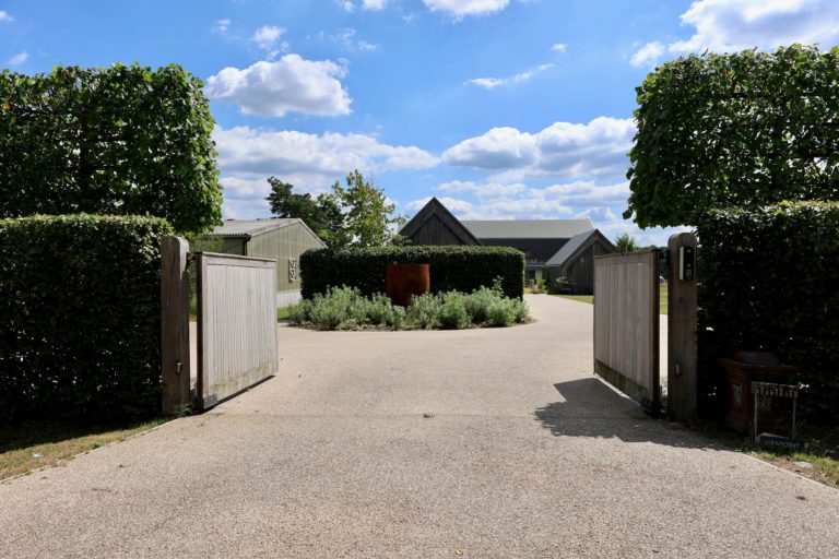 WARDVALE SURREY, RH7 - SHOOTFACTORY - OTHER UK HOUSES