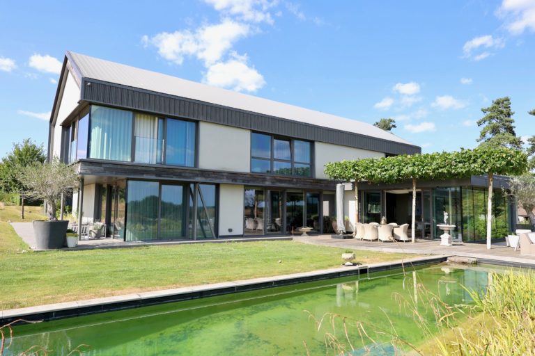 WARDVALE SURREY, RH7 - SHOOTFACTORY - OTHER UK HOUSES