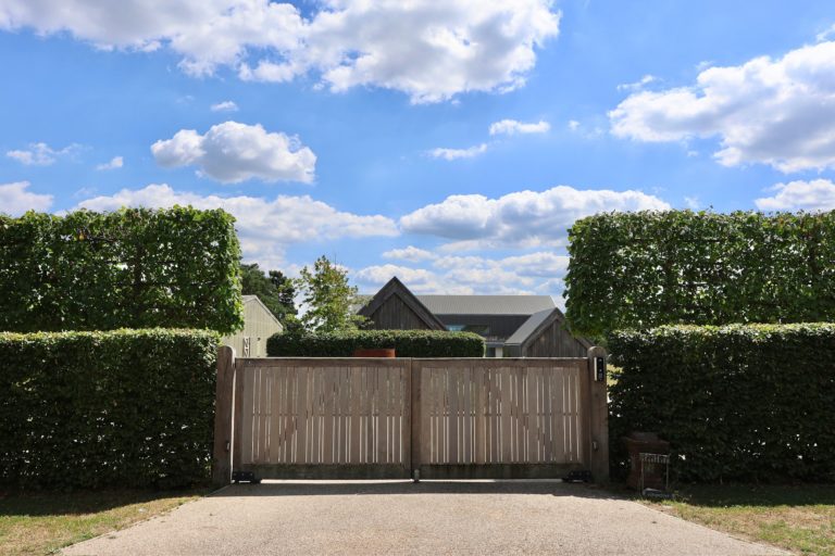 WARDVALE SURREY, RH7 - SHOOTFACTORY - OTHER UK HOUSES
