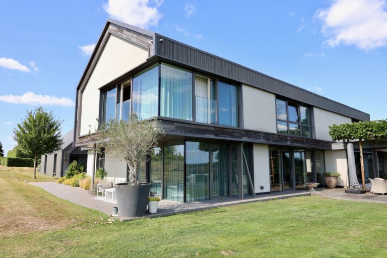 WARDVALE SURREY, RH7 - SHOOTFACTORY - OTHER UK HOUSES