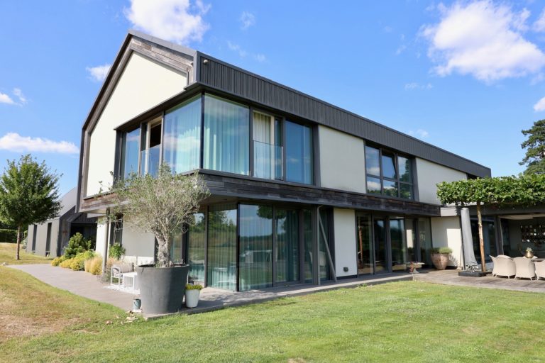WARDVALE SURREY, RH7 - SHOOTFACTORY - OTHER UK HOUSES
