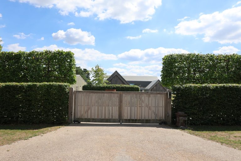 WARDVALE SURREY, RH7 - SHOOTFACTORY - OTHER UK HOUSES