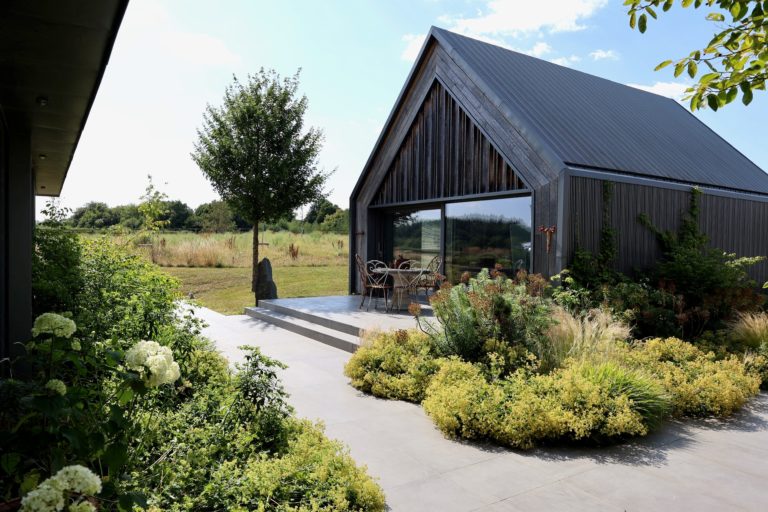 WARDVALE SURREY, RH7 - SHOOTFACTORY - OTHER UK HOUSES