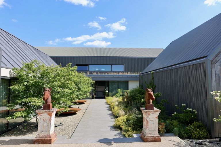 WARDVALE SURREY, RH7 - SHOOTFACTORY - OTHER UK HOUSES