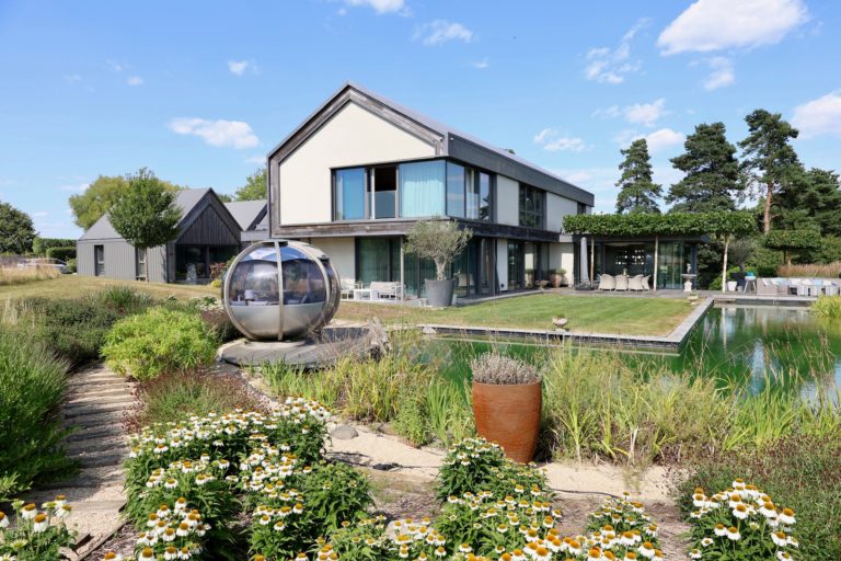 WARDVALE SURREY, RH7 - SHOOTFACTORY - OTHER UK HOUSES