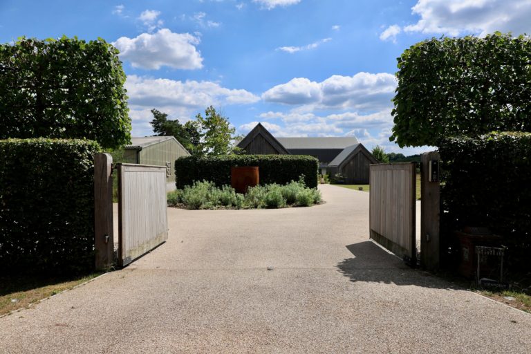 WARDVALE SURREY, RH7 - SHOOTFACTORY - OTHER UK HOUSES