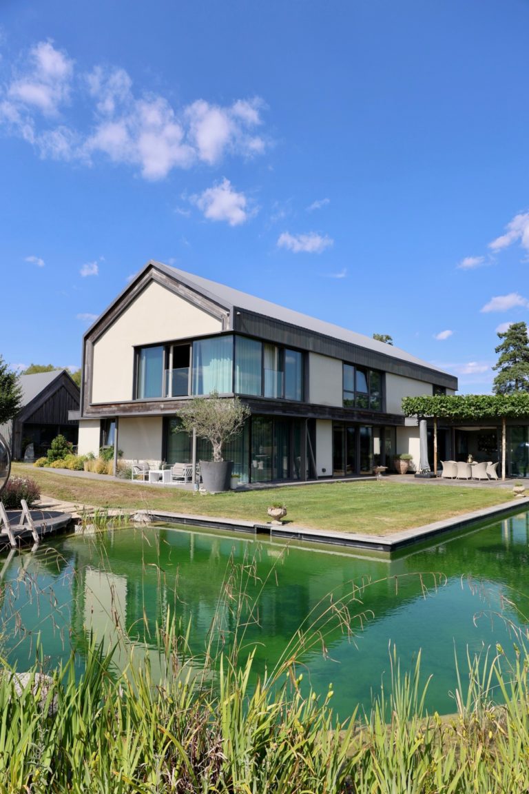WARDVALE SURREY, RH7 - SHOOTFACTORY - OTHER UK HOUSES
