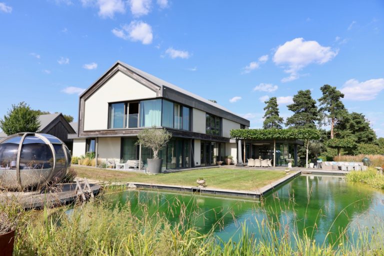 WARDVALE SURREY, RH7 - SHOOTFACTORY - OTHER UK HOUSES