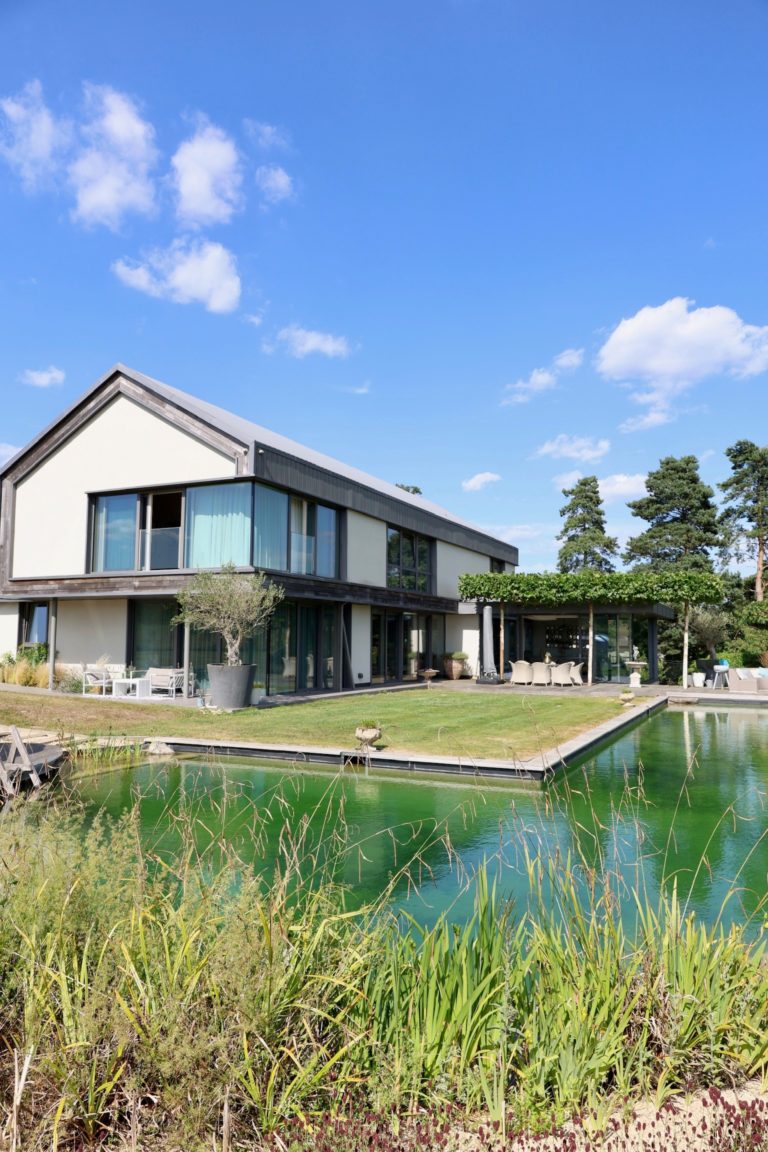 WARDVALE SURREY, RH7 - SHOOTFACTORY - OTHER UK HOUSES