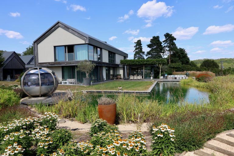 WARDVALE SURREY, RH7 - SHOOTFACTORY - OTHER UK HOUSES