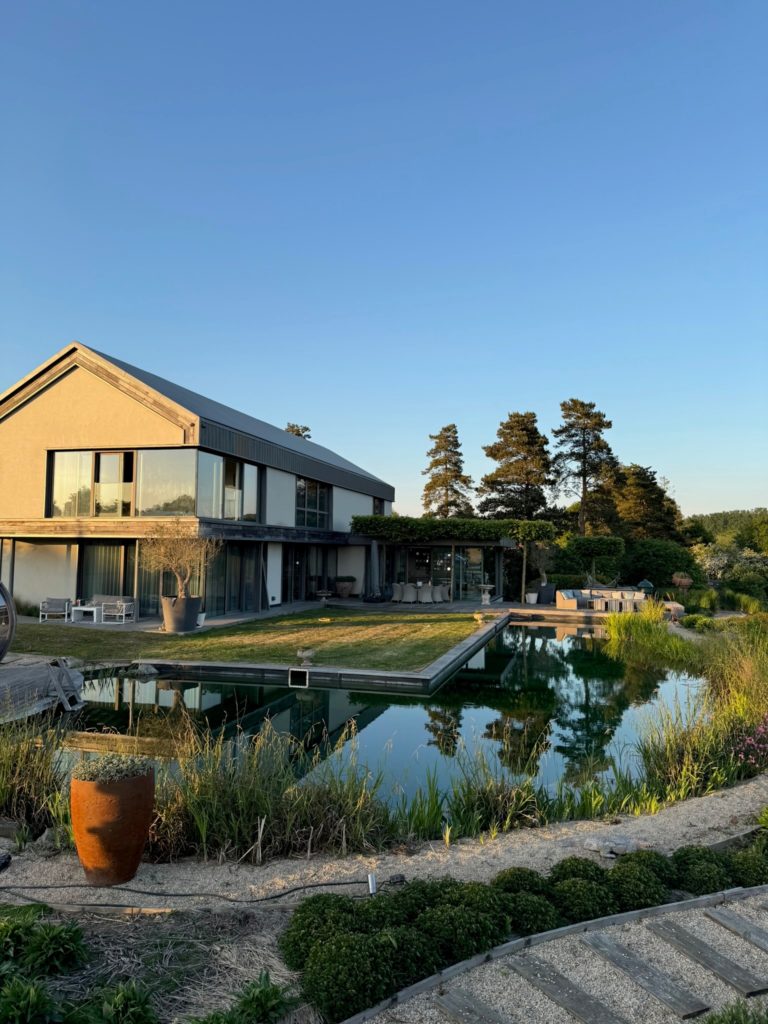 WARDVALE SURREY, RH7 - SHOOTFACTORY - OTHER UK HOUSES