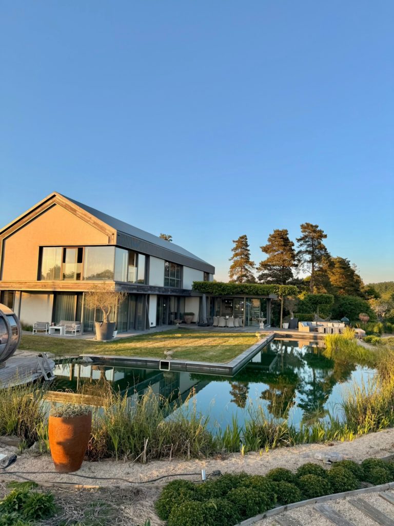 WARDVALE SURREY, RH7 - SHOOTFACTORY - OTHER UK HOUSES