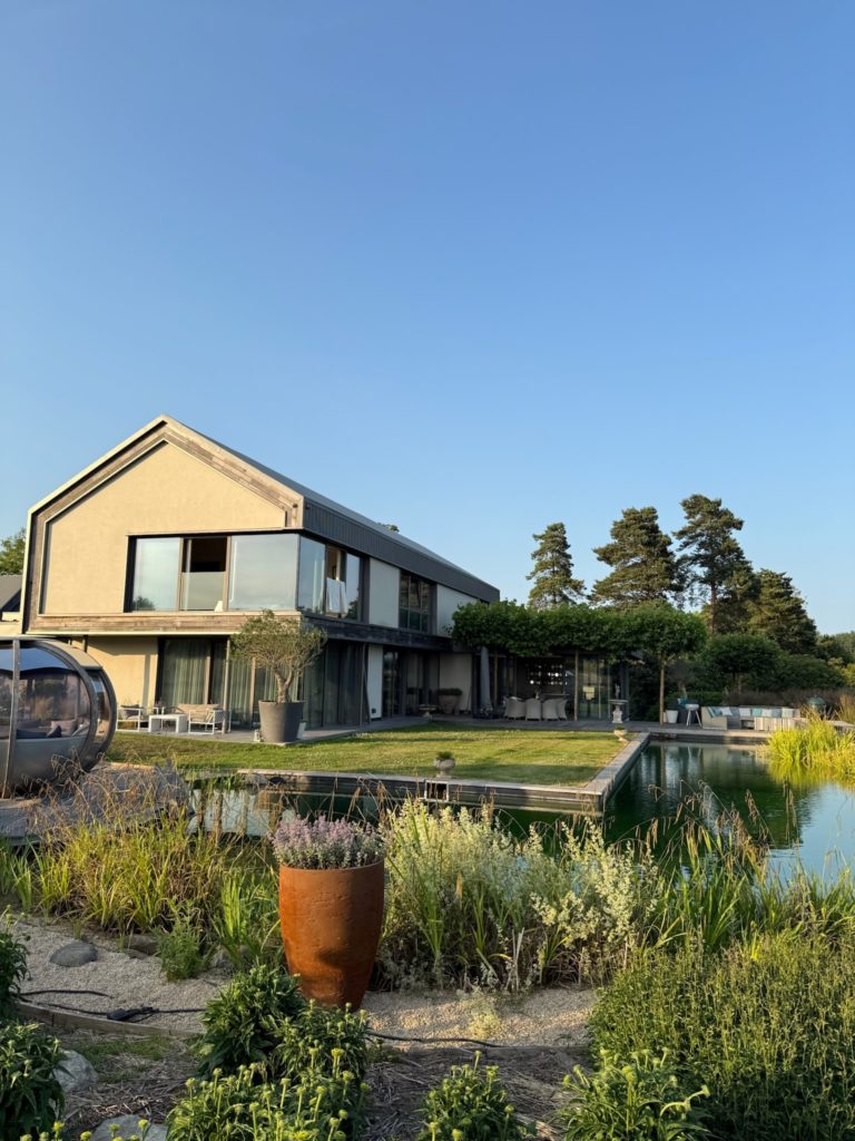 WARDVALE SURREY, RH7 - SHOOTFACTORY - OTHER UK HOUSES