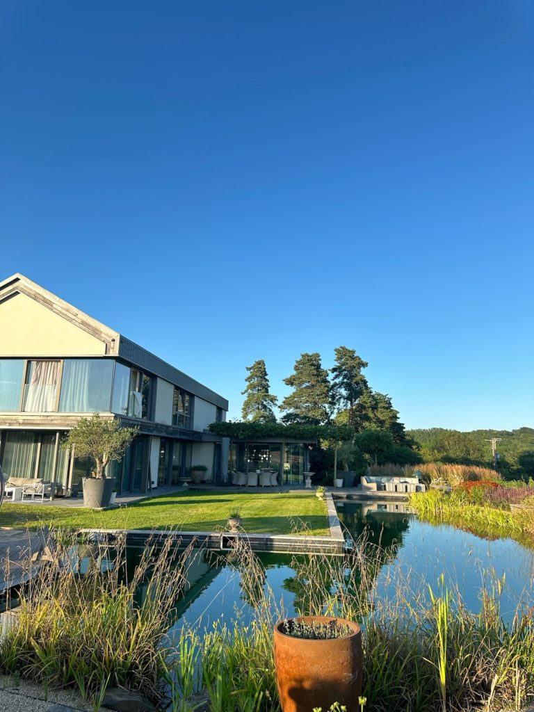 WARDVALE SURREY, RH7 - SHOOTFACTORY - OTHER UK HOUSES