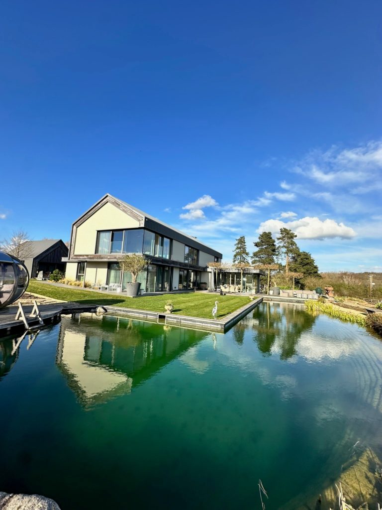 WARDVALE SURREY, RH7 - SHOOTFACTORY - OTHER UK HOUSES
