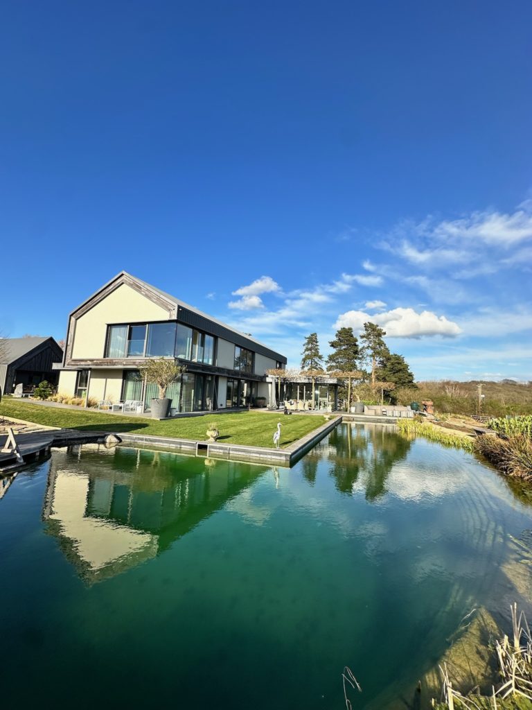 WARDVALE SURREY, RH7 - SHOOTFACTORY - OTHER UK HOUSES