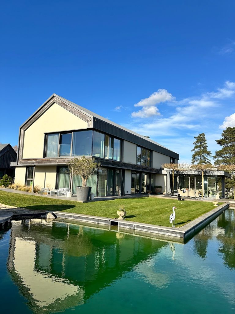 WARDVALE SURREY, RH7 - SHOOTFACTORY - OTHER UK HOUSES