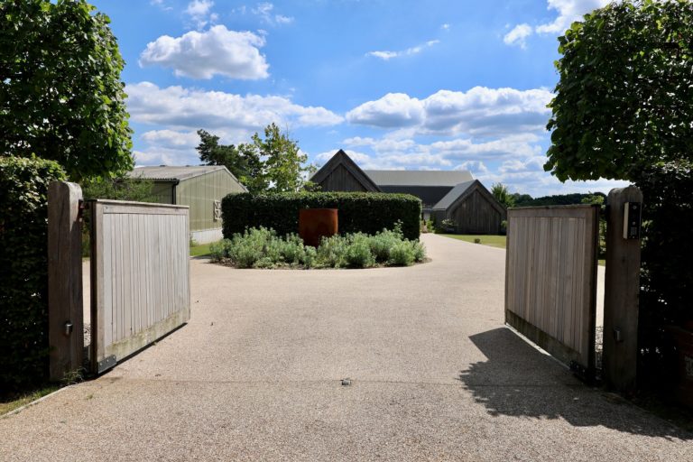 WARDVALE SURREY, RH7 - SHOOTFACTORY - OTHER UK HOUSES
