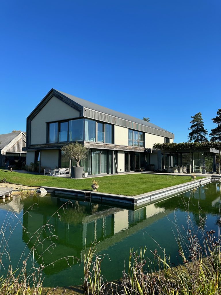 WARDVALE SURREY, RH7 - SHOOTFACTORY - OTHER UK HOUSES