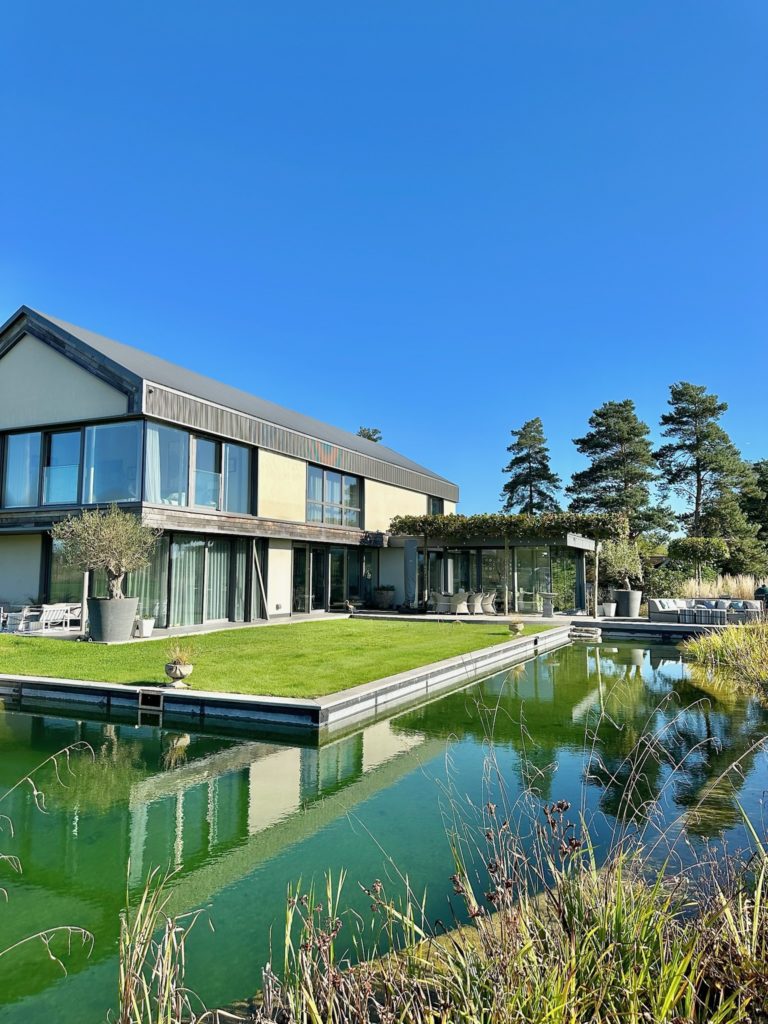 WARDVALE SURREY, RH7 - SHOOTFACTORY - OTHER UK HOUSES