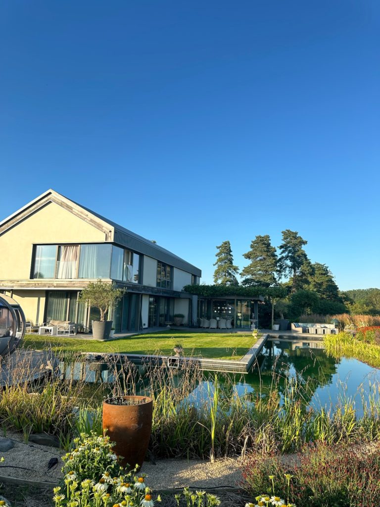WARDVALE SURREY, RH7 - SHOOTFACTORY - OTHER UK HOUSES